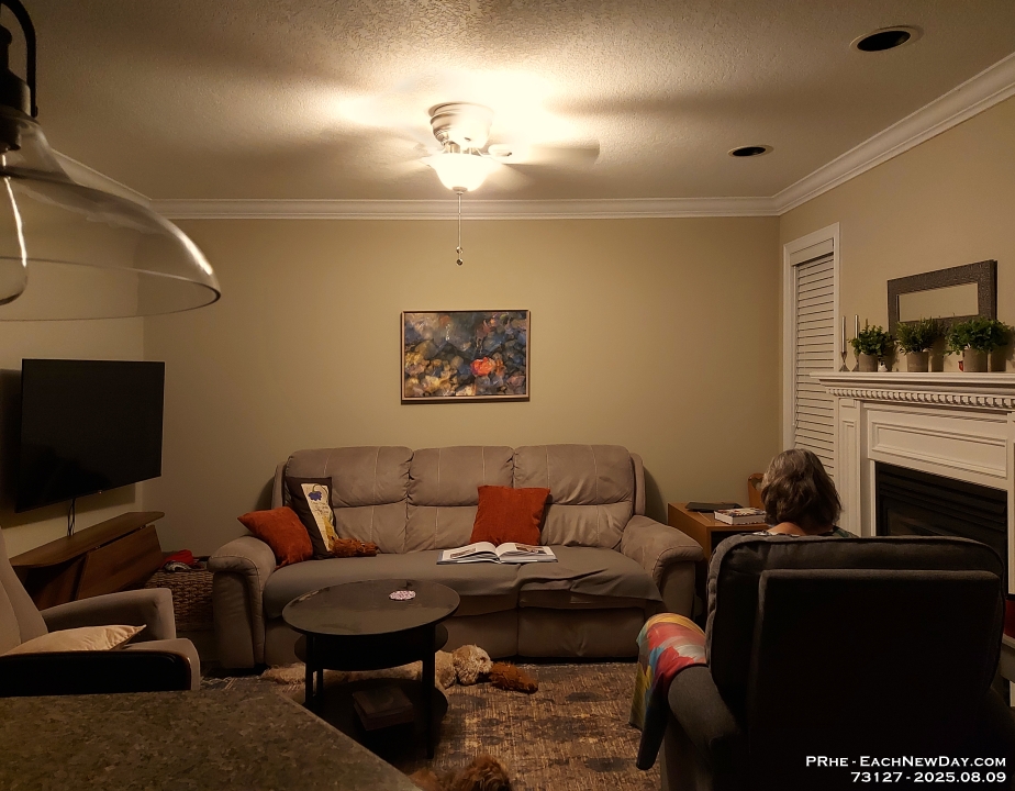 73127PeCrLe - Evening, at home